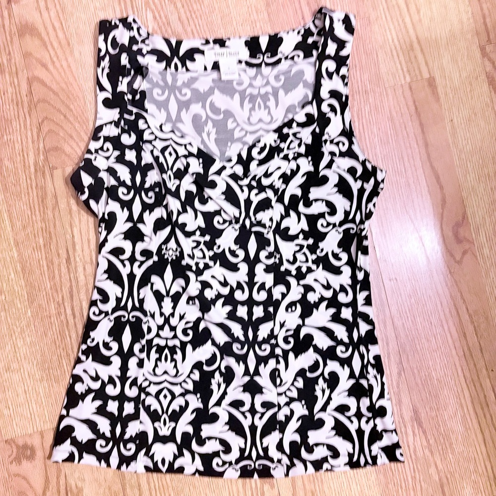 White House Black Market  Black and White Patterned Sleeveless Top Size Small